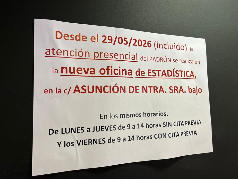 Cartel informativo de la nueva sede del padrón.