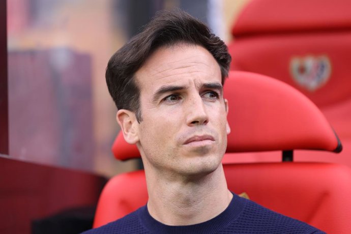 Inigo Perez, head coach of Rayo Vallecano, looks on during the Spanish League, LaLiga EA Sports, football match played between Rayo Vallecano and Villarreal CF at Estadio de Vallecas on May 17, 2026, in Madrid, Spain.