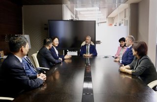 El consejero de Universidades, Sergio Silva, recibe al rector de UNEATLÁNTICO y la delegación china de la Universidad de Shandong, en la Consejería.