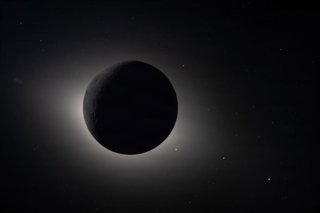 Archivo - April 8, 2026, Orion Capsule, Outer Space: The Moon, backlit by the Sun during a solar eclipse, photographed by the Orion spacecraft external camera mounted on the solar array as the Artemis II mission approaches the Moon showing on day 6 of the