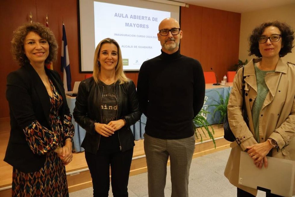 Imagen del delegado de Educación del Ayuntamiento de Alcalá, Pablo Chain, en la presentación del curso del Aula Abierta de Mayores