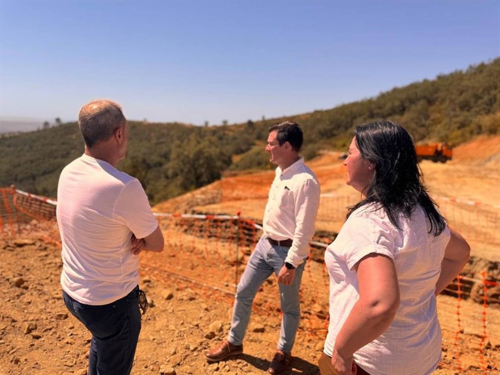 Visita de autoridades a obras en la CC428