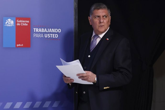 Santiago 29 de mayo 2026. El biministro del Interior y Secretaria General de Gobierno, Claudio Alvarado, entrega detalles de importante anuncio en el marco del Plan Chile Sale Adelante. Dragomir Yankovic/Aton Chile