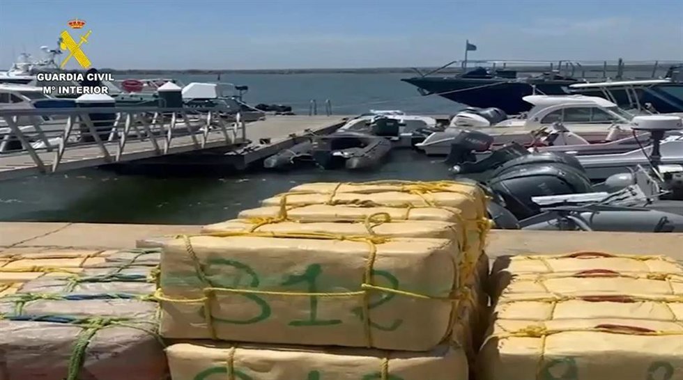 Hachís intervenido en el río Piedras.