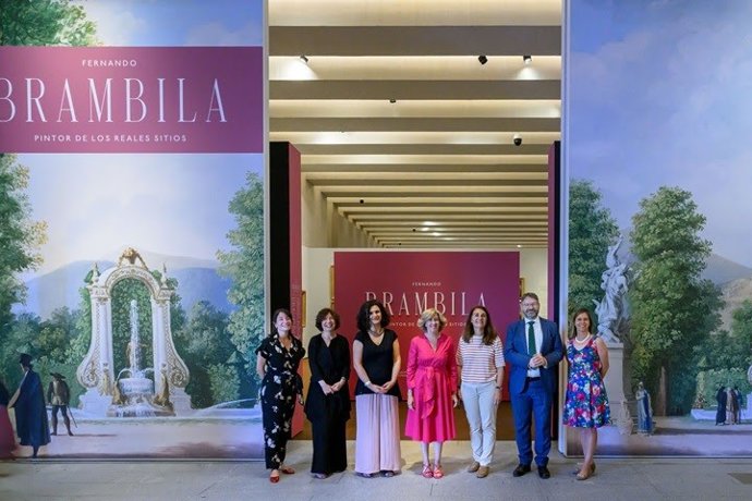 Blanca Padilla, Isabel Rodríguez Marco, Aránzazu Urbina Álvarez,  Ana De La Cueva, Mª Dolores Menéndez, Víctor Cageao E Irene Doménech, En La Presentación De La Exposición 'Brambila. Pintor De Los Reales Sitios'.