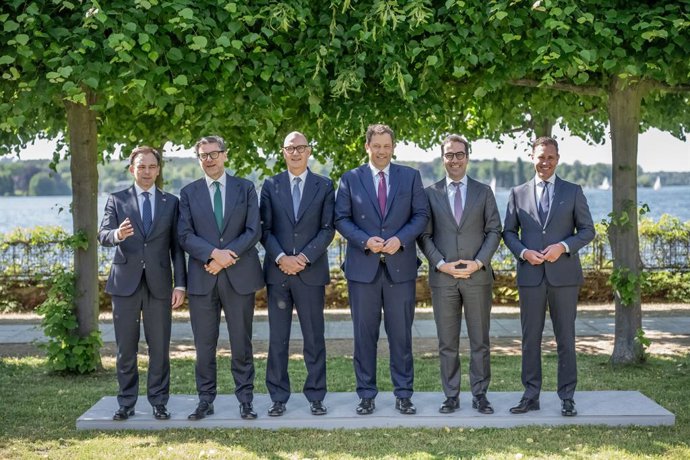 28 May 2026, Berlin: (L-R) Andrzej Domanski, Poland's Finance Minister; Giancarlo Giorgetti, Italy's Minister of Economy and Finance; Lars Klingbeil, Germany's Finance Minister; Roland Lescure, France's Finance Minister; Carlos Cuerpo, Spain's Minister of
