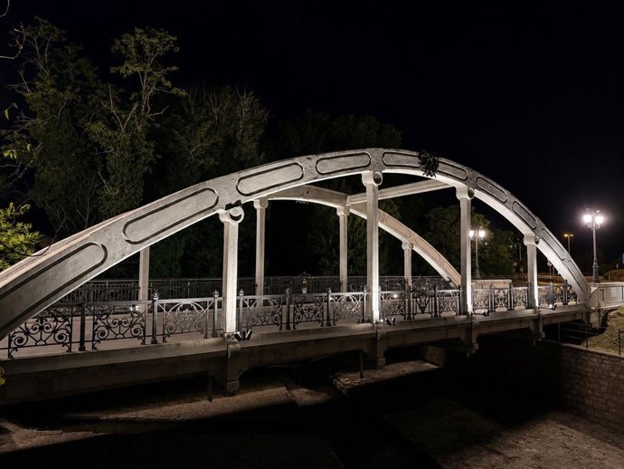 Iluminación del puente de San Miguel.