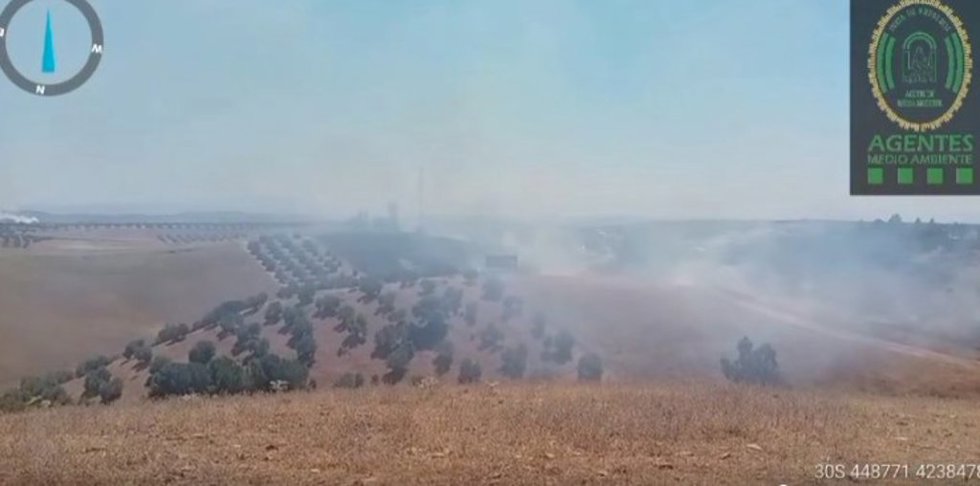Captura de un vídeo del incendio declarado en La Carolina publicado por el Infoca.