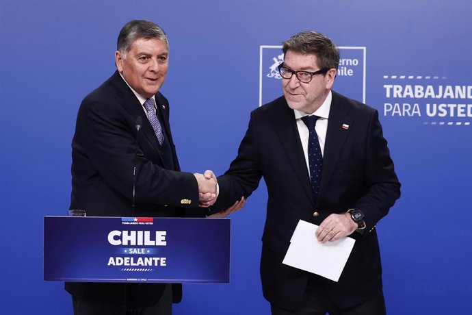 Santiago 29 de mayo 2026.  El biministro del Interior y Secretaria General de Gobierno, Claudio Alvarado, y el biministro de Economia, Fomento y Turismo, y Mineria, Daniel Más, entregan detalles de importante anuncio en el marco del Plan Chile Sale