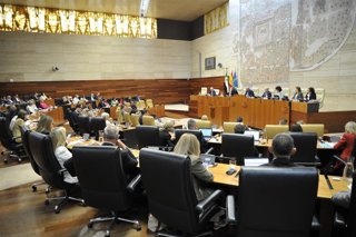 Pleno de la Asamblea de Extremadura en una imagen de archivo