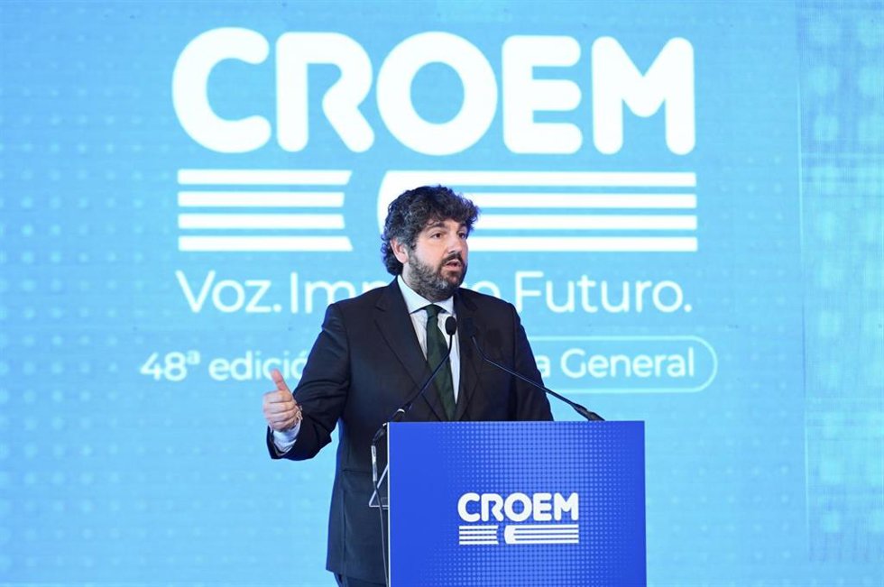 El presidente del Gobierno de la Región de Murcia, Fernando López Miras, clausuró hoy la 48.ª asamblea general de la Confederación Regional de Organizaciones Empresariales de Murcia (Croem).