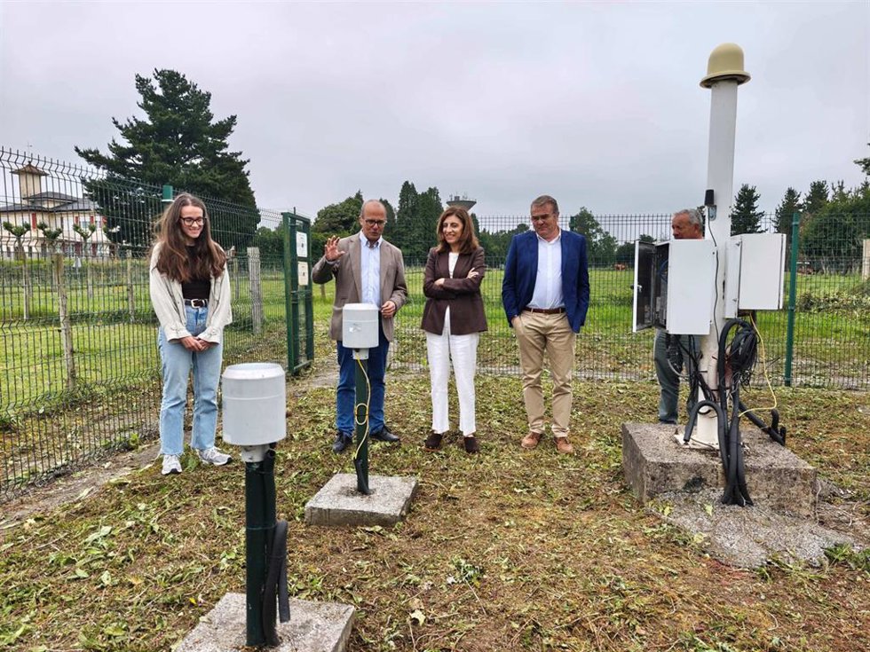 La conselleira do Medio Ambiente e Cambio Climático, Ángeles Vázquez, visita la estación meteorológica de Castro de Rei (Lugo).