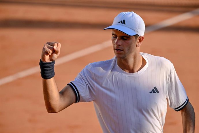 Rafa Jódar celebra un punto en Roland Garrros 2026