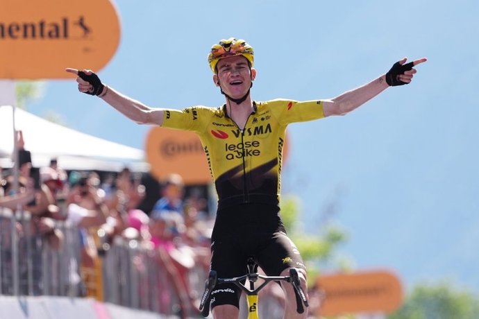 El ciclista estadounidense Sepp Kuss (Team Visma|Lease a Bike) gana la decimonovena etapa del Giro de Italia 2026.