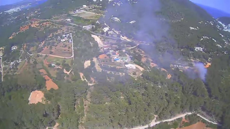 Combaten en Eivissa un incendio forestal de gravedad uno