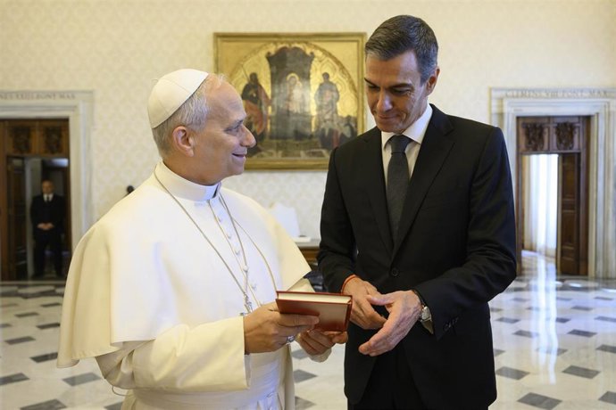 El presidente del Gobierno, Pedro Sánchez, a su llegada a la Santa Sede, donde es recibido en audiencia por el Papa León XIV, a 27 de mayo de 2026, en Roma (Italia).