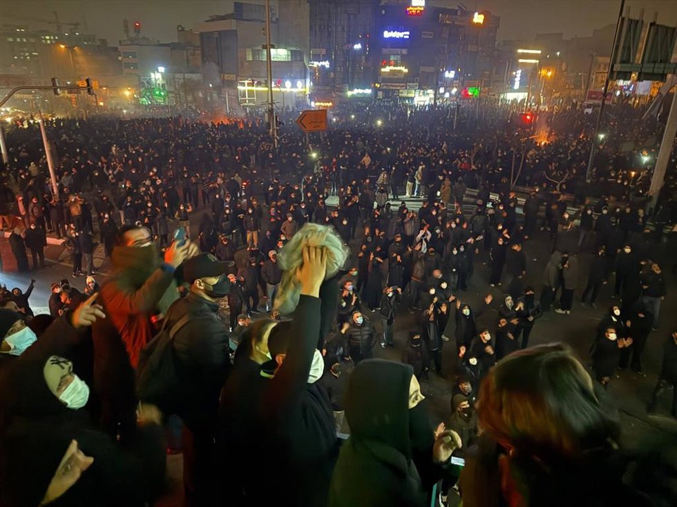 Archivo - Imagen de una manifestación en la capital de Irán, Teherán, por el empeoramientode situación económica 