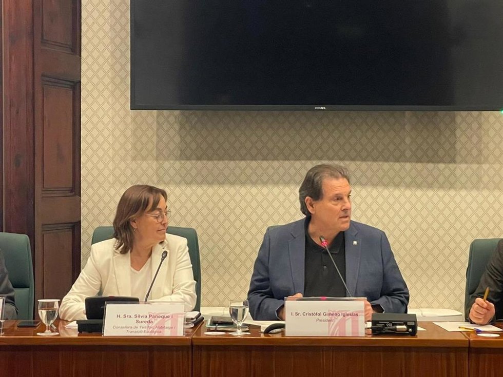La consellera de Territorio, Vivienda y Transición Ecológica de la Generalitat, Sílvia Paneque, en una comparecencia en las comisiones de Territorio y Vivienda y de Transición Ecológica del Parlament.