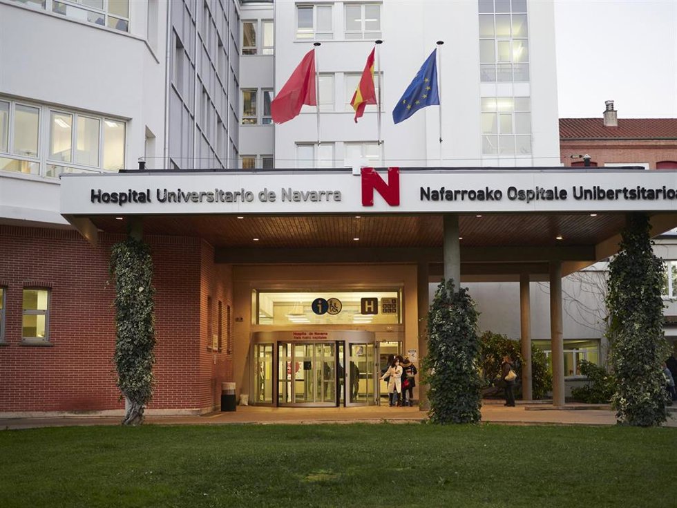 Entrada del Hospital Universitario de Navarra.