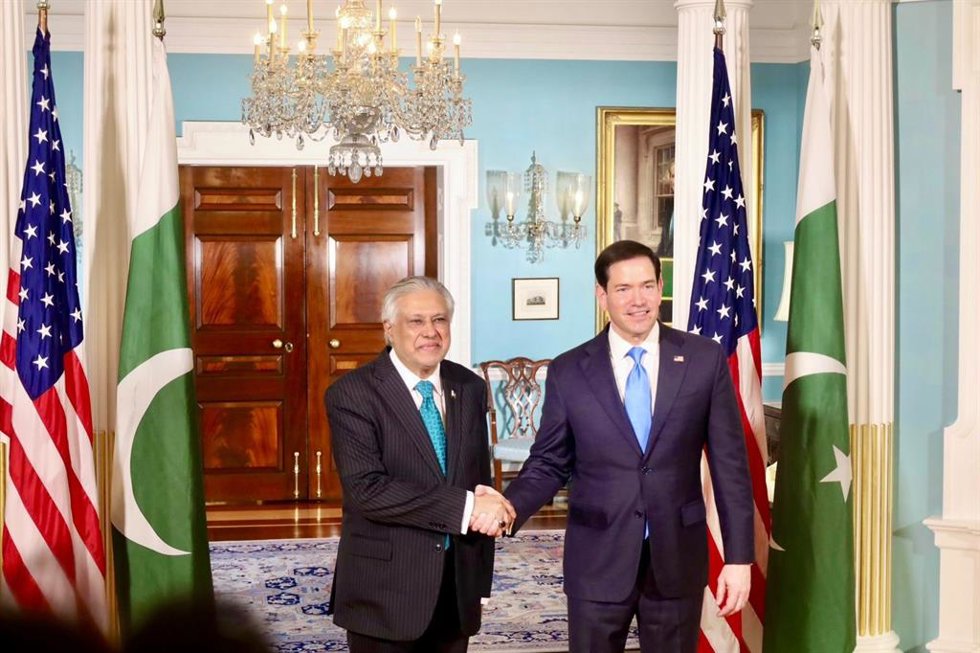 Los titulares de Exteriores de Pakistán y Estados Unidos, Ishaq Dar y Marco Rubio, respectivamente