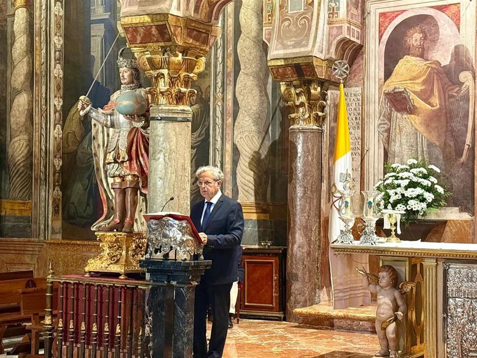 El presidente de la Diputación de Córdoba, Salvador Fuentes, pronunciando la exaltación a San Fernando.