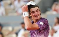 Fonseca deja Roland Garros también sin Djokovic