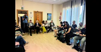 La Generalitat y los sindicatos docentes acuerdan mejora salarial y convocatoria de cátedras, y ponen fin a las huelgas