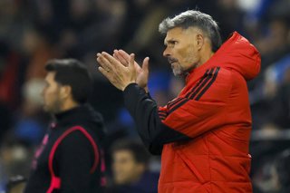 Futbol, Universidad Catolica vs Colo Colo. Fecha 13, Liga de Primera 2026. El entrenador de Colo Colo Fernando Ortiz da instrucciones a sus jugadores durante el partido de la Liga de Primera contra Universidad Catolica disputado en el Claro Arena de