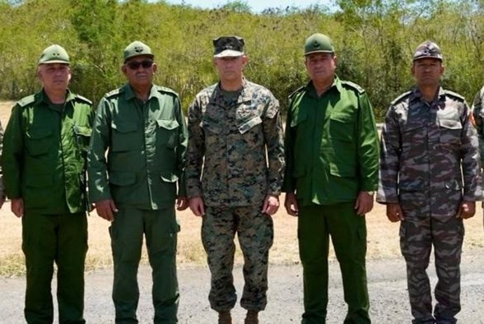El comandante del SOUTHCOM, Francis L. Donovan, se reunió hoy con el general Roberto Legrá Sotolongo, primer viceministro del Jefe del Estado Mayor General, y otros altos mandos del ejército cubano en Guantánamo