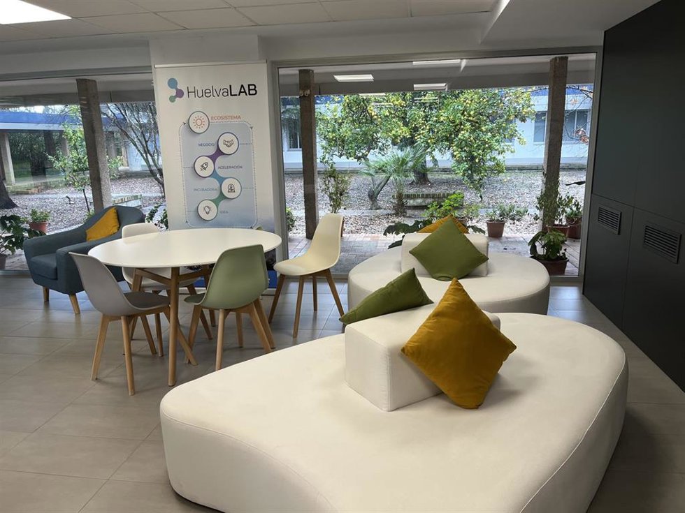 La Diputación para incorporar empresas tecnológicas al centro de de aceleración y capacitación digital HuelvaLAB.