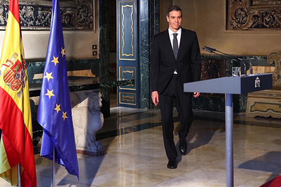 El presidente del Gobierno, Pedro Sánchez, ofrece una rueda de prensa en la Embajada de España ante la Santa Sede, a 27 de mayo de 2026, en Roma (Italia).