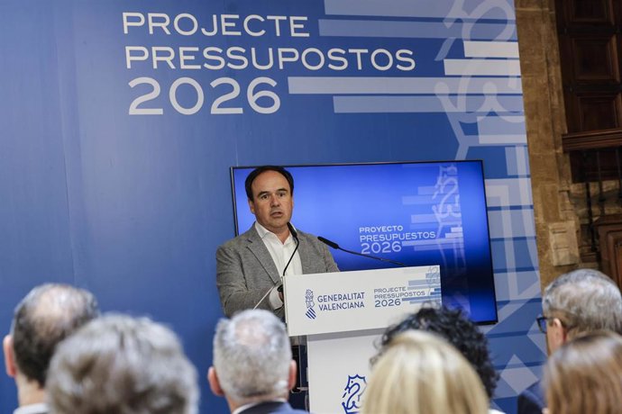 El presidente de la Generalitat Valenciana, Juanfran Pérez Llorca, durante la presentación del proyecto de Ley de Presupuestos de la Generalitat para 2026, en el Palau de la Generalitat. 