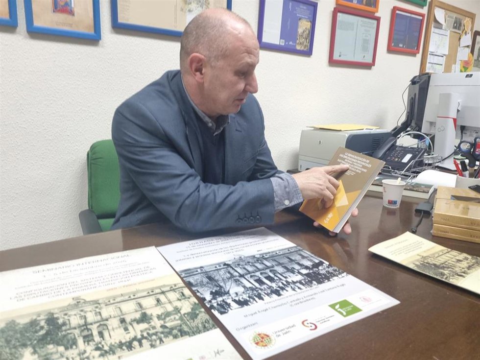 El catedrático de Historia del Derecho y de las Instituciones de la UJA y principal responsable de SysComProA, Miguel Ángel Chamocho.