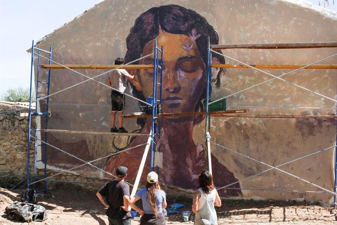 Uno de los murales que se realizan en el marco de Abierto por Arte 2026.