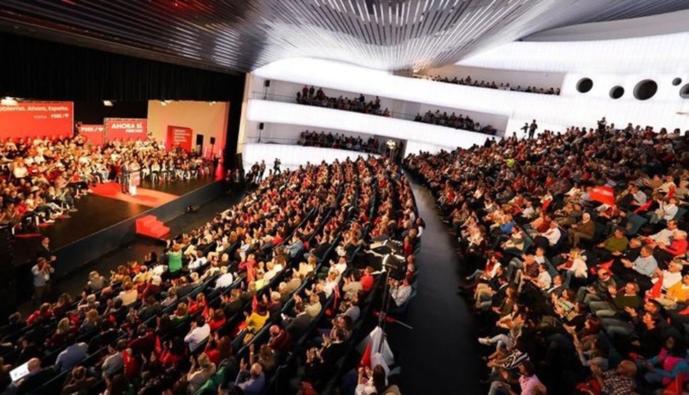 Archivo - Interior del Palacio de Congresos de Badajoz durante un mitin político del PSOE, en noviembre de 2019.