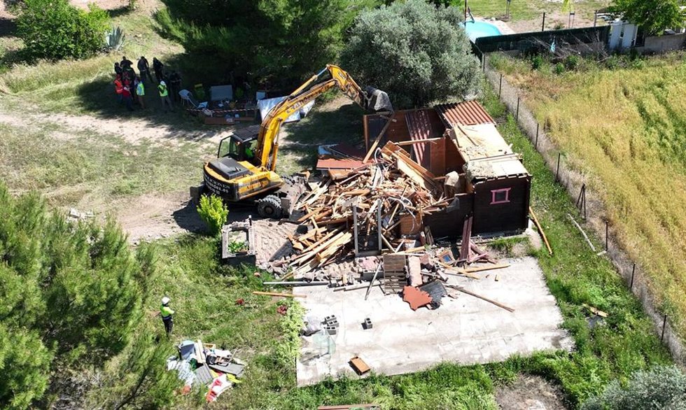 Derribo de una urbanización ilegal en la Vega de Tajuña