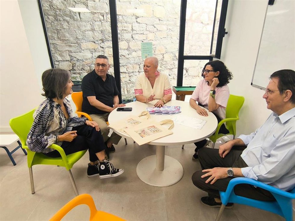 Visita de la delegada territorial de Inclusión Social, Juventud, Familias e Igualdad en Jaén, Ángela Hidalgo, a la sede de Aldeas Infantiles en Jaén.
