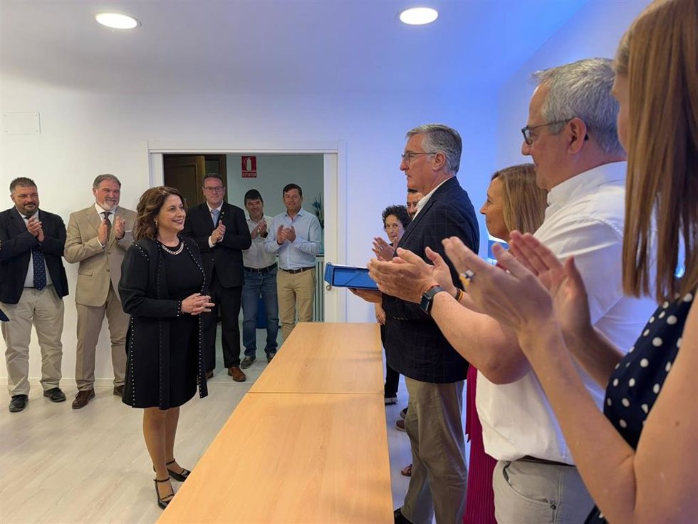 La alcaldesa de Teruel y senadora por la provincia, Emma Buj, este viernes en el momento de presentar los avales para liderar el PP en la provincia.