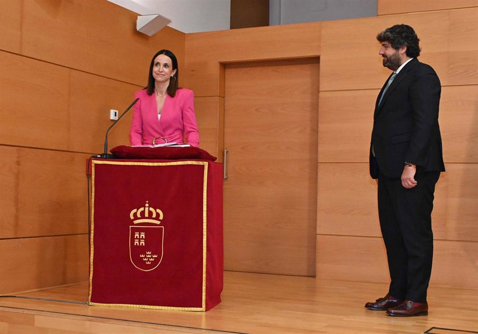 Isabel Ayala jurando su cargo como consejera de Salud