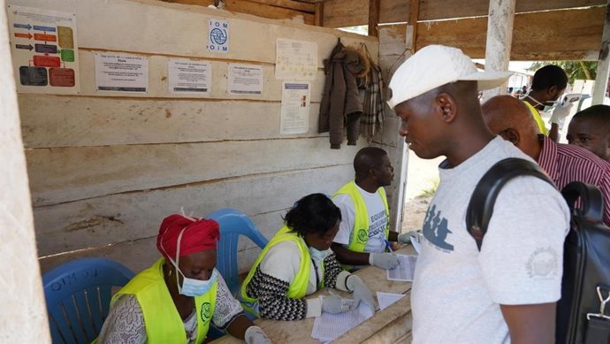(Foto de ARCHIVO)  Acciones de prevención del ébola por parte de World Vision.    REMITIDA / HANDOUT por CAROLE ST. LAURENT  Fotografía remitida a medios de comunicación exclusivamente para ilustrar la noticia a la que hace referencia la imagen, y