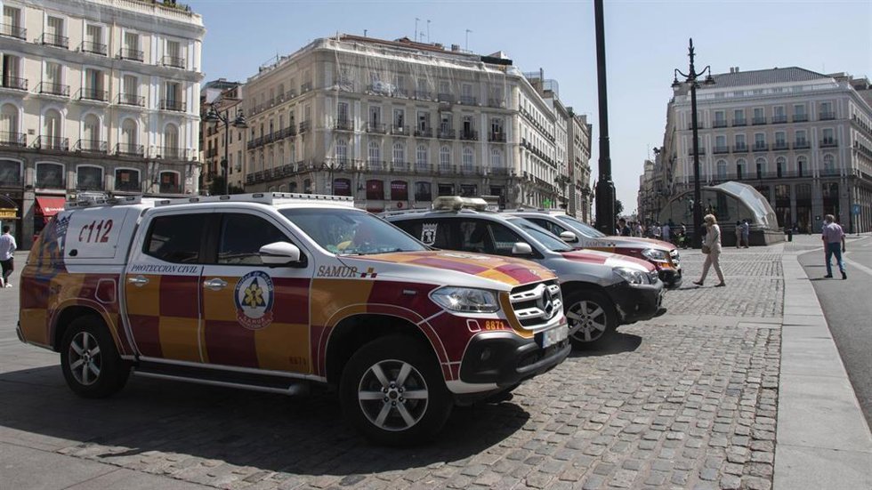 Archivo - Varios vehículos de Samur Protección Civil, en la Puerta del Sol, a 12 de agosto de 2021, en Madrid (España). 
