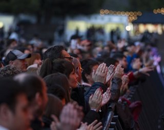 Archivo - Espectadores de un concierto.