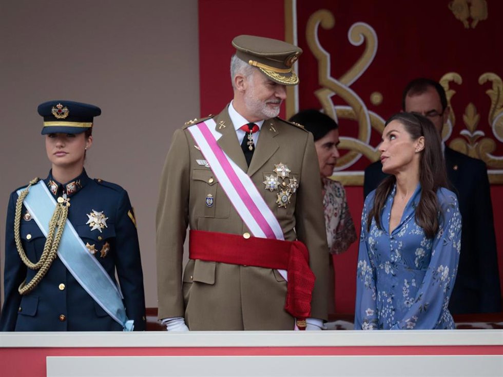 Los Reyes presiden en Vigo el desfile por el Día de las Fuerzas Armadas