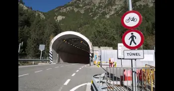 Recorre a pie el túnel Bielsa-Aragounet hacia suelo francés, lo que obliga a cerrar el paso fronterizo