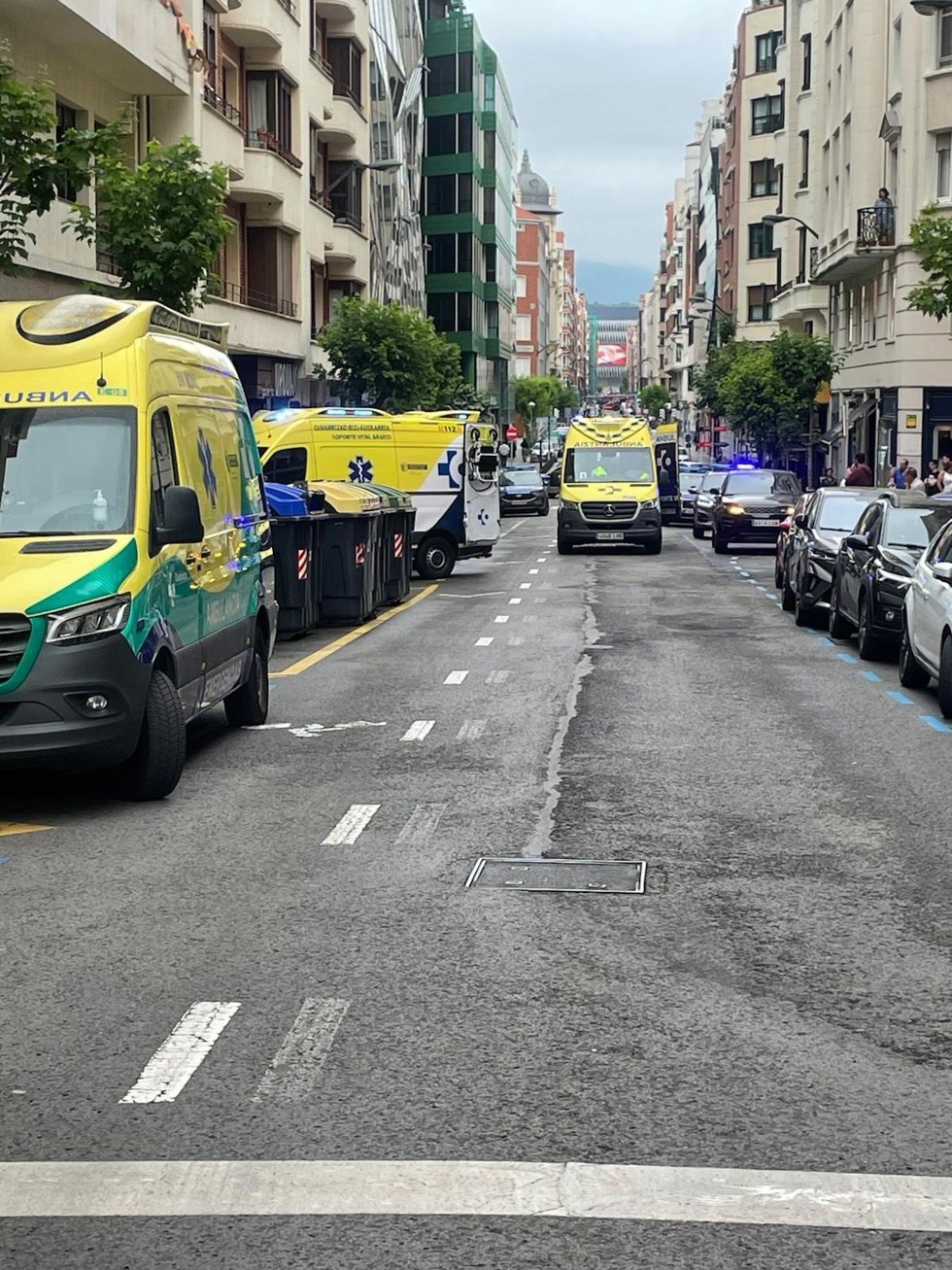 Ambulancias atienden a dos heridos tras una pelea en Bilbao
