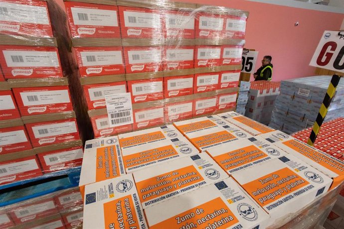 Archivo - Voluntarios durante la iniciativa Gran Recogida de Alimentos de una edición anterior.