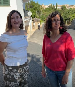 La secretaria general del PSIB en Campanet, Rosa M. Bestard, y la secretaria general de la FSM, Amanda Fernández.