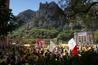 Docents durant una concentració a Montserrat divendres