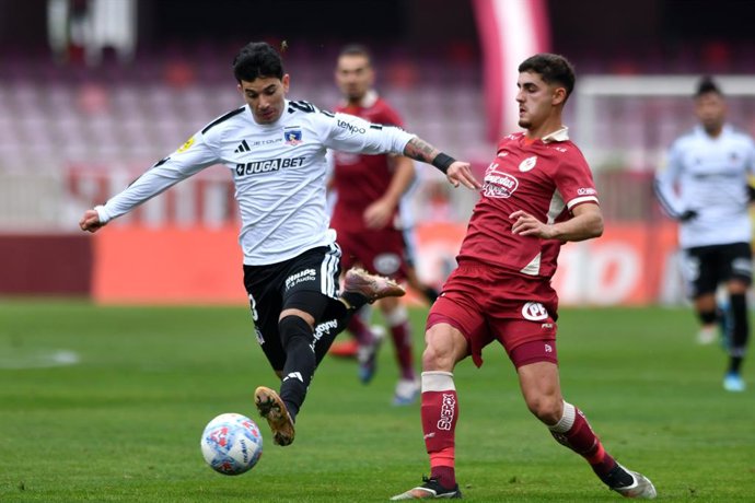 Futbol, Deportes La Serena vs Colo Colo. Fecha 14, Liga de primera 2026. El jugador de Colo Colo Lautaro Pastran controla el balon durante un partido de la liga de primera contra Deportes La Serena disputado en el estadio La Portada en La Serena,