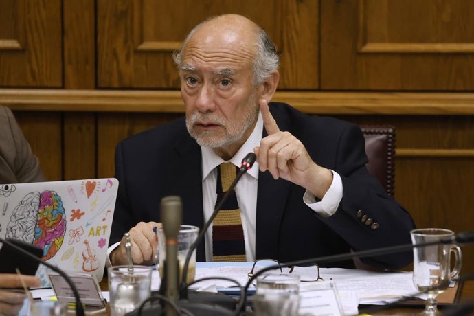 Valparaiso, 13 de mayo 2025 el senador Ivan Flores durante la Comision de Salud  Sebastian Cisternas/Aton Chile